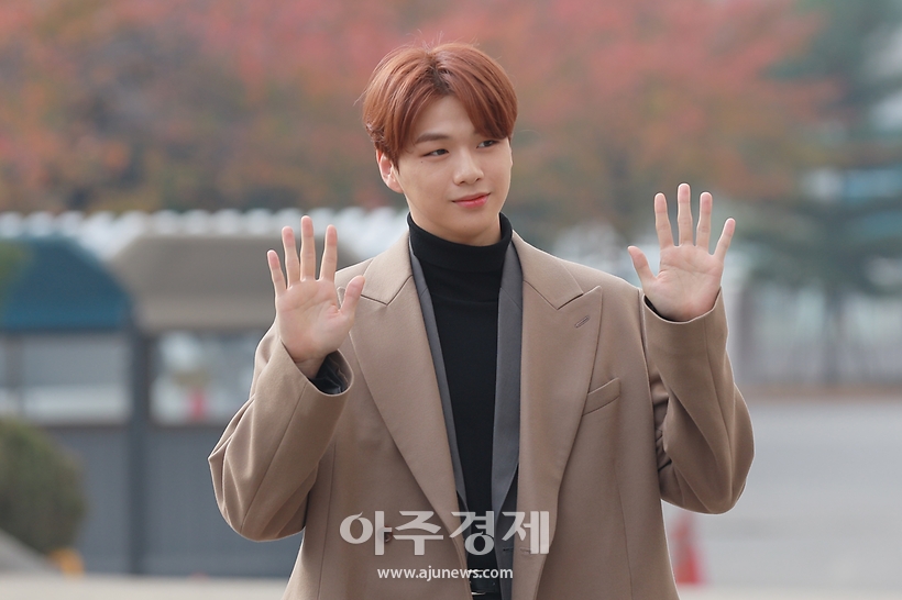 강다니엘.jpg